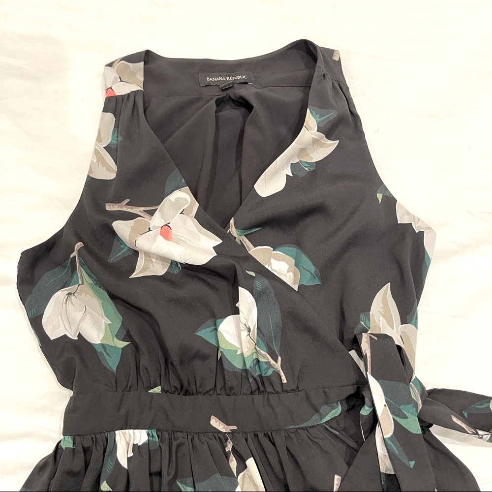 Banana Republic floral wrap dress - Picture 4 of 8